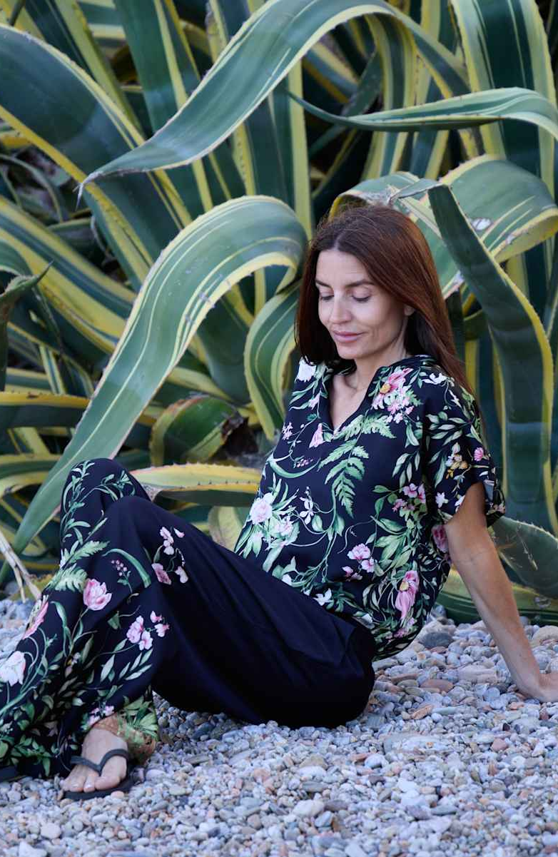 Black Colour BCZennia Blouse - Black Flower