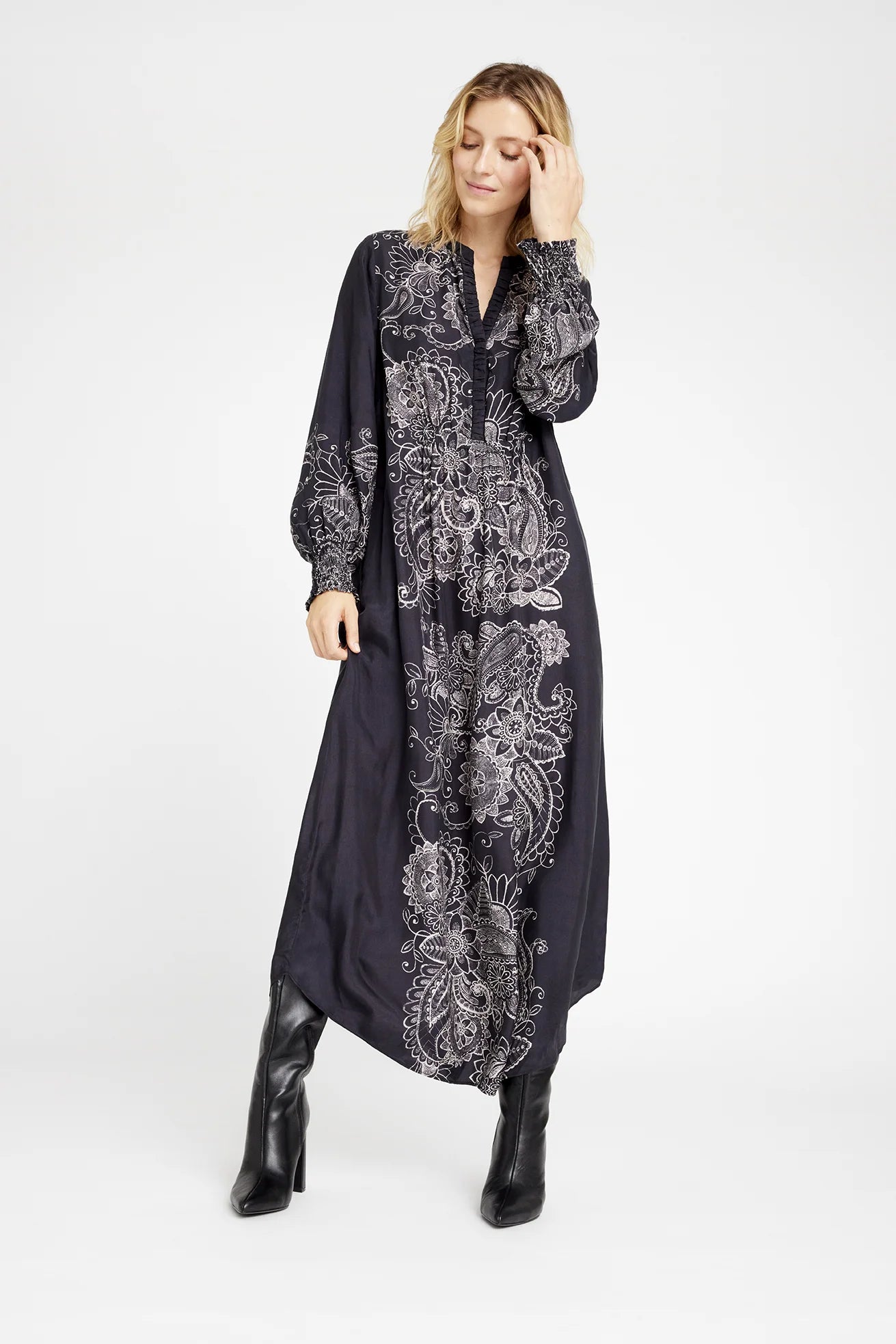 Gustav Hali Long Dress - Black w. Sand Print