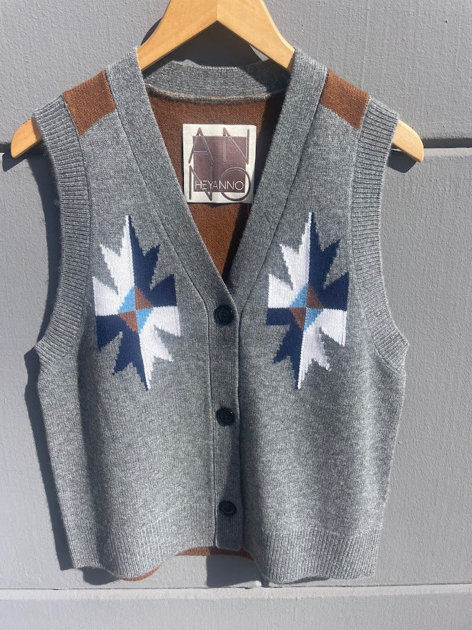 HEYANNO MMHVictory Knit Waistcoat - Grey Melange