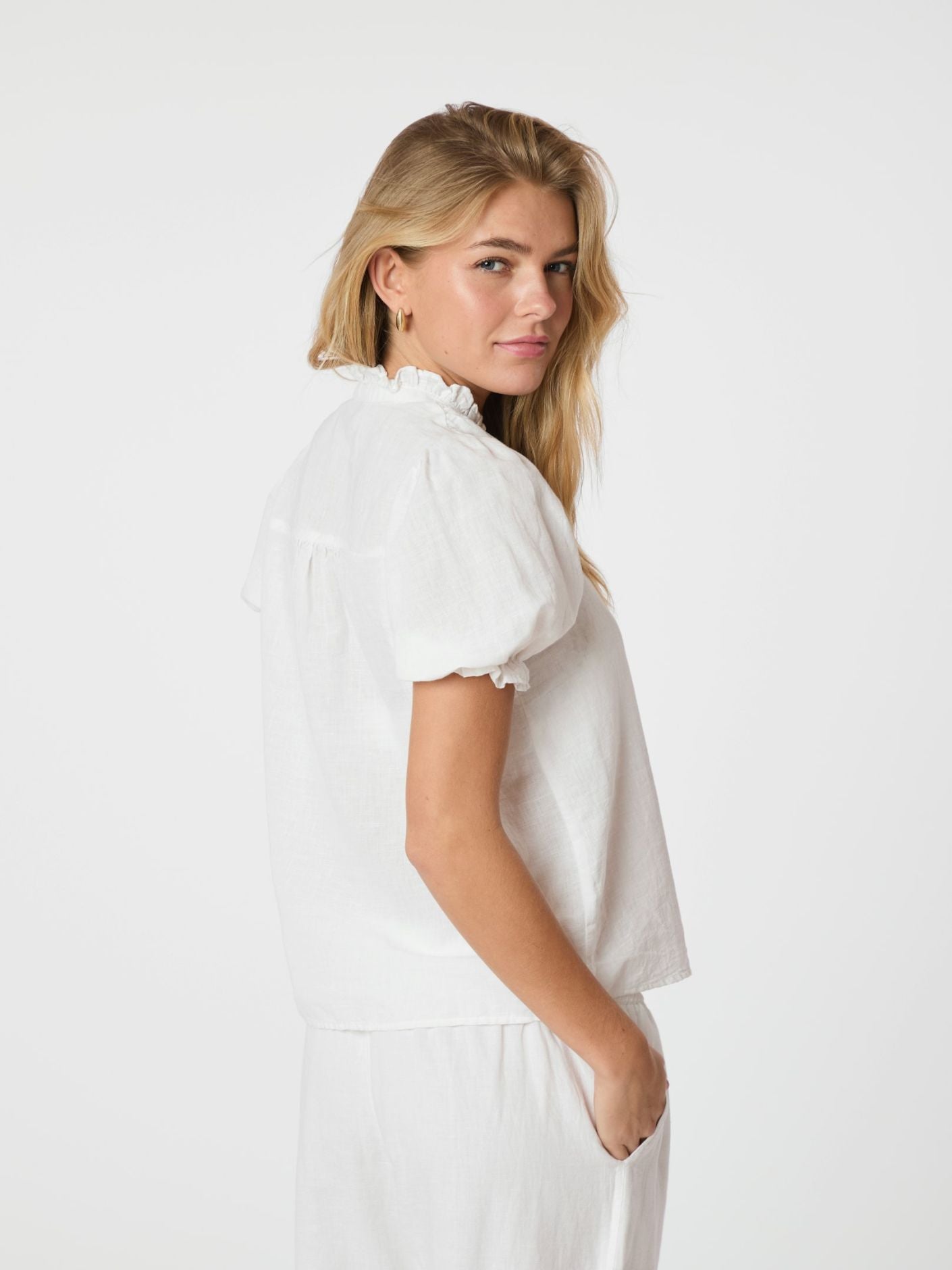 Neo Noir Odesa Linen Blouse - White